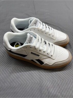 Reebok Vector Women’s Smash white black gum sole sneakers size 9